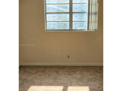 OPPORTUNITY !!!  ALLOWED !!! SUNNY ISLES - 1 BED / 1 BATH - 1