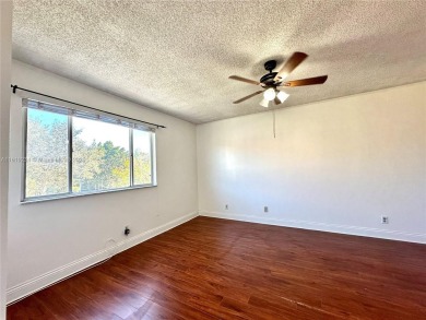 MOTIVATED SELLER,  2 Bedroom , 2.5 Bath. Townhouse in prime