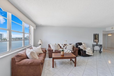 Corner Large 1,789 sqft Wraparound Balcony Spectacular Lake, Bay