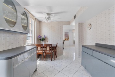 Corner Large 1,789 sqft Wraparound Balcony Spectacular Lake, Bay