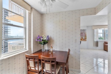 Corner Large 1,789 sqft Wraparound Balcony Spectacular Lake, Bay