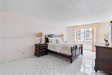 Corner Large 1,789 sqft Wraparound Balcony Spectacular Lake, Bay