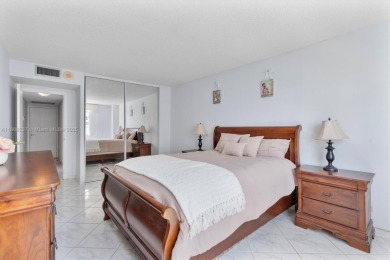 Corner Large 1,789 sqft Wraparound Balcony Spectacular Lake, Bay