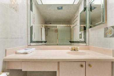 Corner Large 1,789 sqft Wraparound Balcony Spectacular Lake, Bay