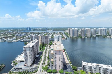 Corner Large 1,789 sqft Wraparound Balcony Spectacular Lake, Bay