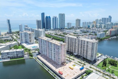 Corner Large 1,789 sqft Wraparound Balcony Spectacular Lake, Bay