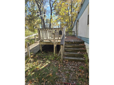 Older (2002) mobile home in a nice, quiet neighborhood on dead