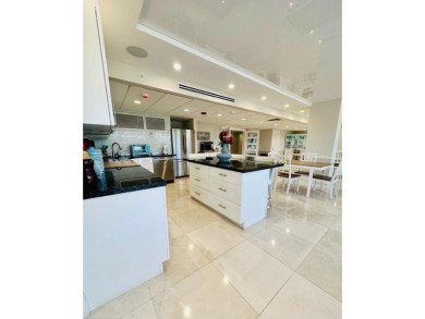 Luxury Building 2-Bedroom, 2-Bath Unit in Highly Sought-After