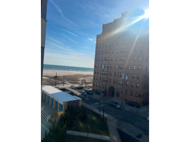 BALCONY UNIT !! Incredible opportunity! Cozy 1 bedroom, 1 bath