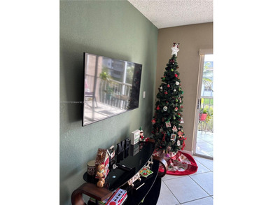 NICE APARTMENT FOR FIRST TIME BUYER  2/2 SCREENED IN PRIVATE