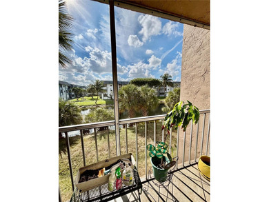 NICE APARTMENT FOR FIRST TIME BUYER  2/2 SCREENED IN PRIVATE