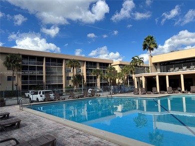 NICE APARTMENT FOR FIRST TIME BUYER  2/2 SCREENED IN PRIVATE