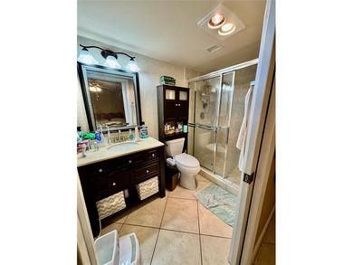 NICE APARTMENT FOR FIRST TIME BUYER  2/2 SCREENED IN PRIVATE