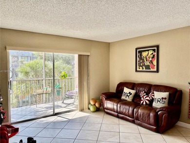 NICE APARTMENT FOR FIRST TIME BUYER  2/2 SCREENED IN PRIVATE