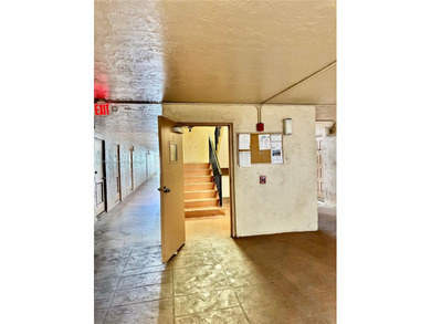 NICE APARTMENT FOR FIRST TIME BUYER  2/2 SCREENED IN PRIVATE