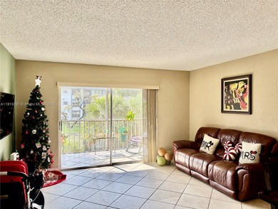 NICE APARTMENT FOR FIRST TIME BUYER  2/2 SCREENED IN PRIVATE