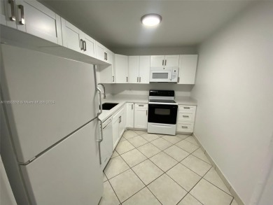 BEAUTIFUL AND SPACIOUS 2/2 BATH UNIT ON 3RD FLOOR IN AN ELEVATOR