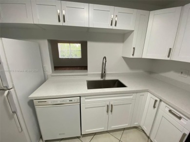BEAUTIFUL AND SPACIOUS 2/2 BATH UNIT ON 3RD FLOOR IN AN ELEVATOR