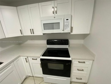 BEAUTIFUL AND SPACIOUS 2/2 BATH UNIT ON 3RD FLOOR IN AN ELEVATOR