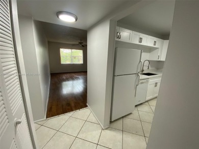 BEAUTIFUL AND SPACIOUS 2/2 BATH UNIT ON 3RD FLOOR IN AN ELEVATOR