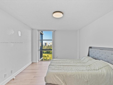 Views on views. This 16th-floor Coronado beauty puts Aventura at