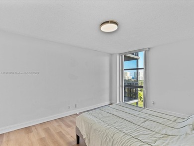 Views on views. This 16th-floor Coronado beauty puts Aventura at