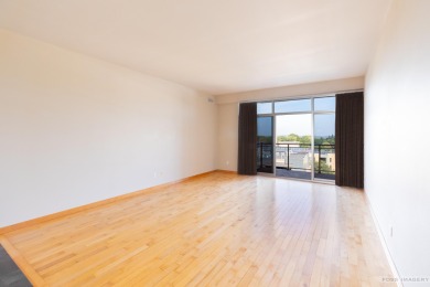 Weston Place - This stunning one bedroom plus den condominium is