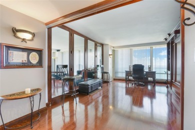 2BR/2BA at prestigious Point of Americas I is updated and