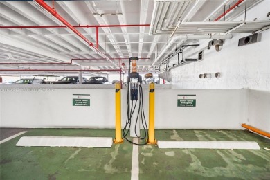 2BR/2BA at prestigious Point of Americas I is updated and