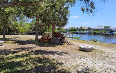 LOOKING FOR THAT PERFECT PLACE TO LIVE THE FLORIDA DREAM? THIS