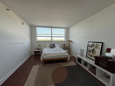 Just minutes from Miami Design District, this spacious 1BR unit