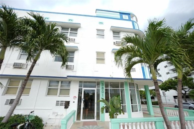 Cozy studio located in a very quiet area of mid-beach.  Views of