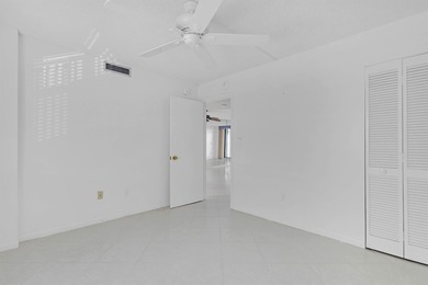 A direct Oceanfront charming 3rd floor Condo awaiting a new