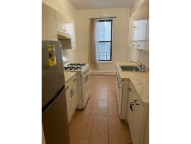 Brighton Beach Area - 2 Bedroom / 1 Bath
Spacious two-bedroom
