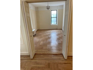 Brighton Beach Area - 2 Bedroom / 1 Bath
Spacious two-bedroom