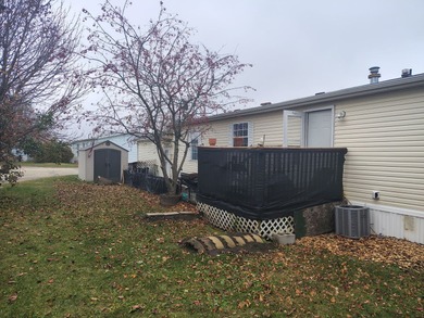 Sunny Acres in Manteno 3 Bedroom 2 bath Freshly painted and New