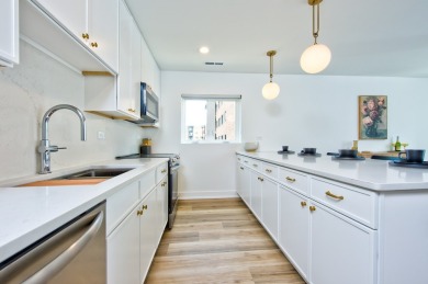 This condo comes with a REDUCED RATE as low as 5.875% (APR 6