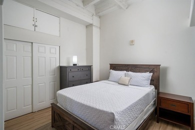 Welcome to this stunning high ceiling loft on the ninth floor of