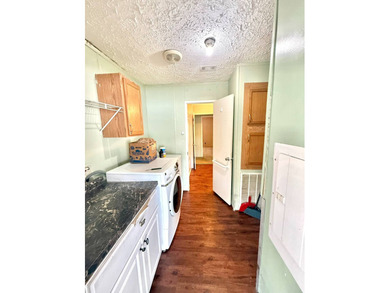 Spacious 3-bedroom, 2-bath 2006 mobile home with 1,680 sq ft of