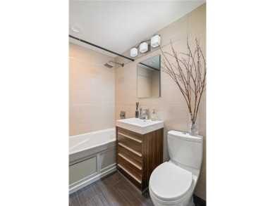 Beautiful Shore Road Condo with Water Views!

Welcome to your