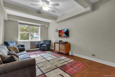 Prime location for commuting on the Metro North. Welcome to Unit