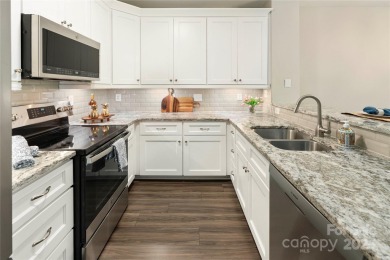 Welcome to this beautifully updated END UNIT in Spinnaker Reach