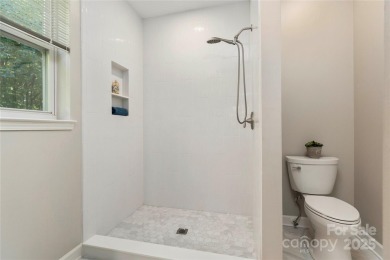 Welcome to this beautifully updated END UNIT in Spinnaker Reach