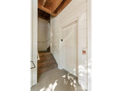 Welcome to this beautifully updated END UNIT in Spinnaker Reach