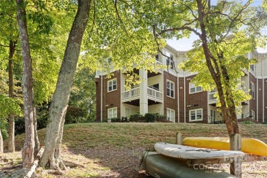 Welcome to this beautifully updated END UNIT in Spinnaker Reach