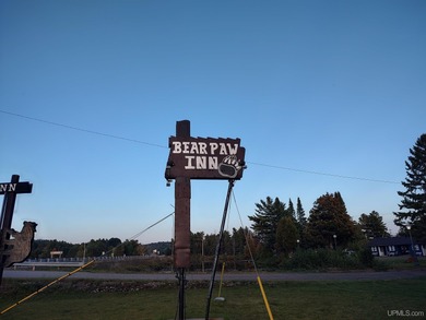 MICHIGAN HOSPITALITY DESTINATION! Set among the sparkling waters