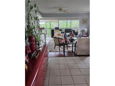 Top floor Penthouse corner Magnolia unit. On the lake in one of