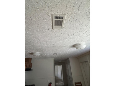 Exceptional 2 Bed, 1 bath home in Zephyrhills with NO HOA!!  NO