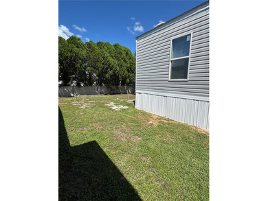 Exceptional 2 Bed, 1 bath home in Zephyrhills with NO HOA!!  NO