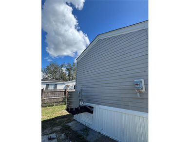 Exceptional 2 Bed, 1 bath home in Zephyrhills with NO HOA!!  NO